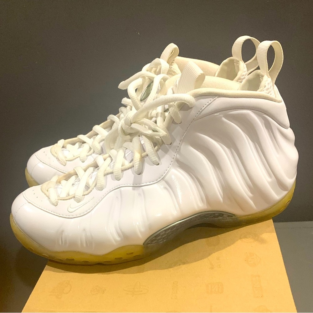 Men’s White Foamposite Sneakers Sz.7